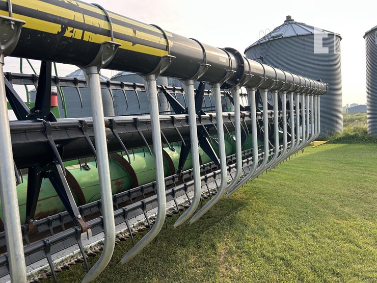 2011-john-deere-635f-image-15