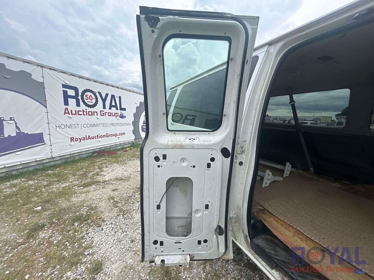2005-ford-cargo-image-17