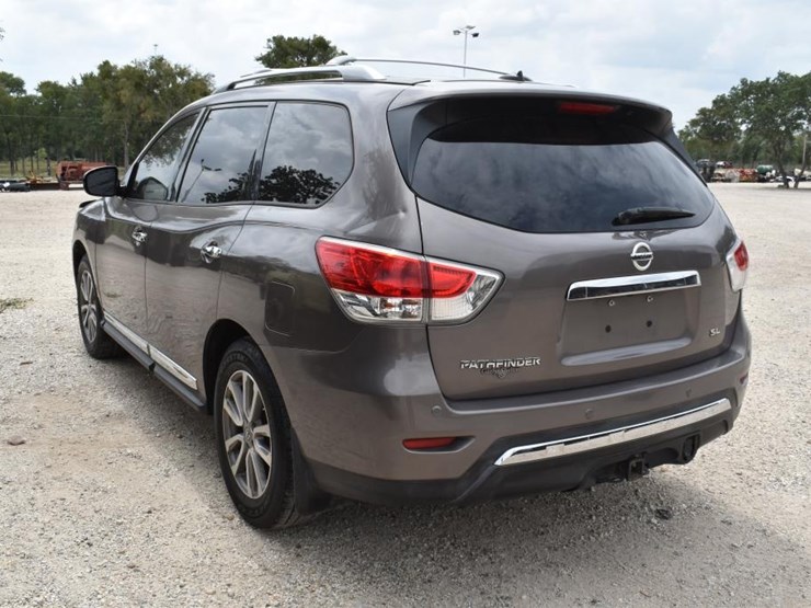 2014-nissan-pathfinder-sl-image-4