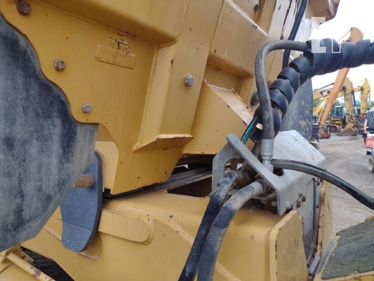 2005-deere-300d-image-37