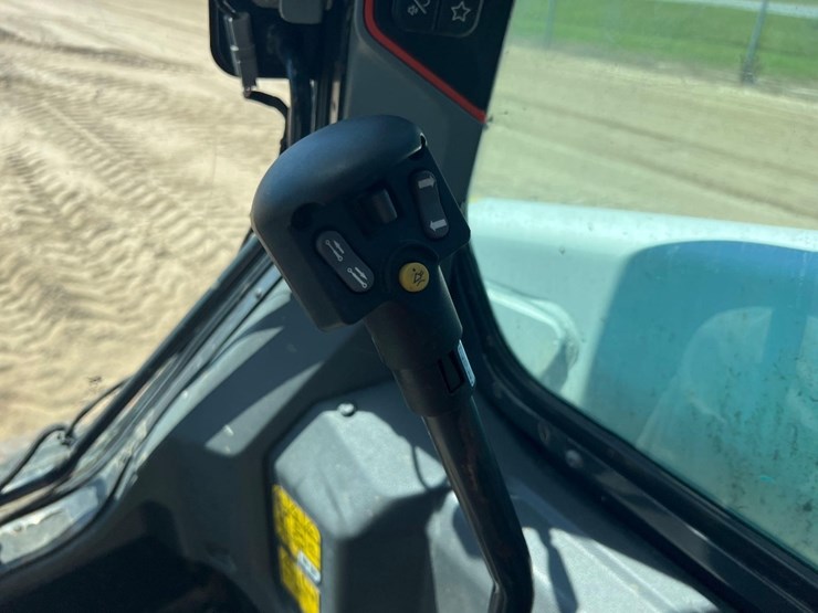 2021-bobcat-t66-image-28