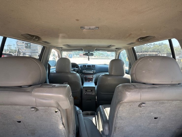 2010-toyota-highlander-image-12