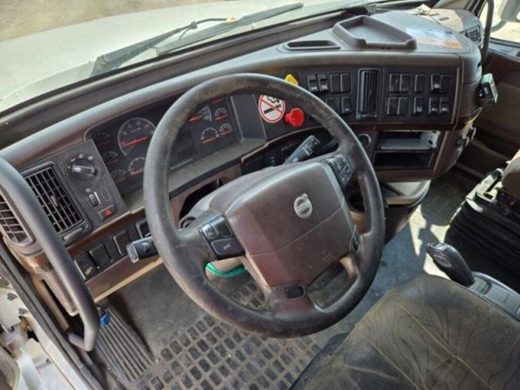 2015-volvo-vnl-t/a-hiway-tractor---sleeper-4v4nc9e-image-18