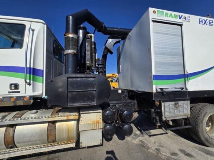 2014-western-star-4900sb-image-28