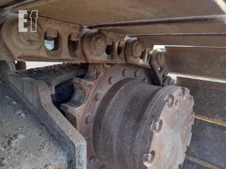 2010-deere-120d-image-27
