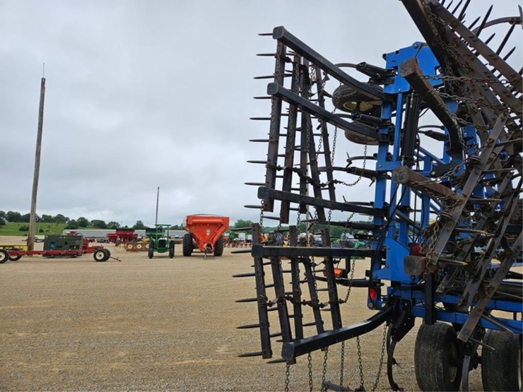 new-holland-st250-image-36