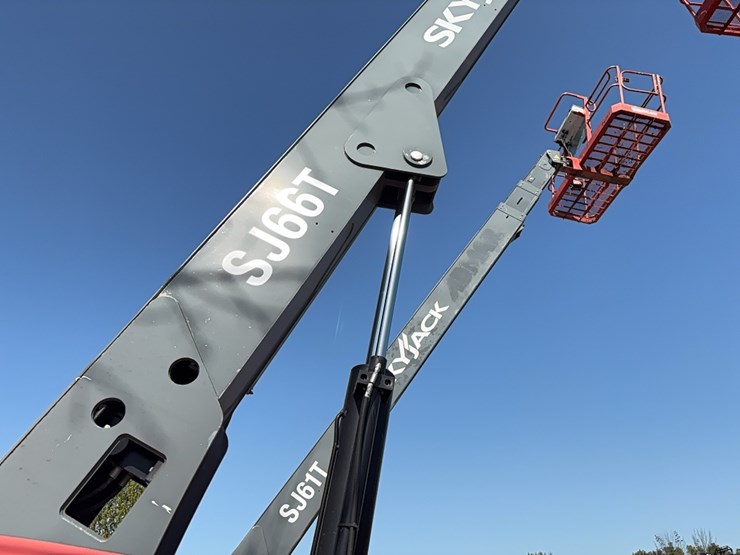2017-skyjack-sj66t-image-10