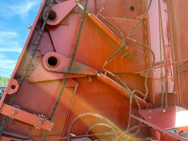 heston-555t-round-hay-baler-(one-owner)-image-11