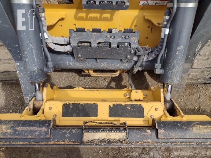 2023-deere-331g-image-14