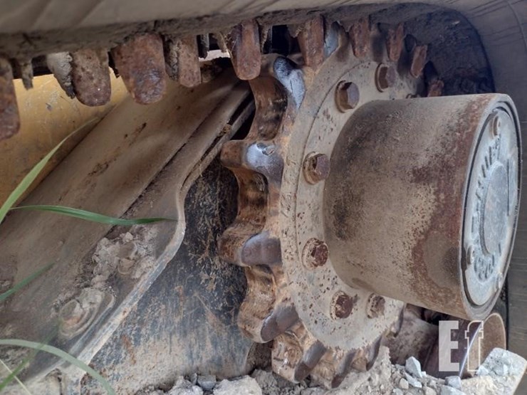 2020-deere-331g-image-21