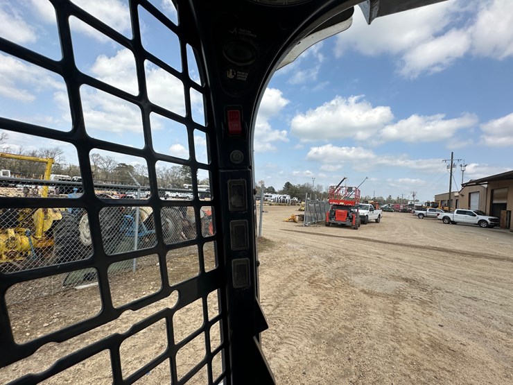 2014-bobcat-t750-image-60