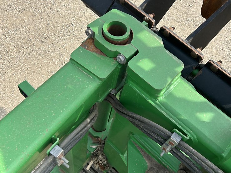 2019-john-deere-2680h-image-34