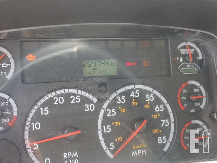 2014-freightliner-image-13