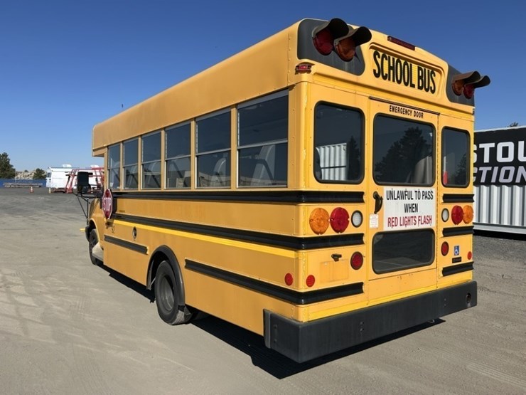 2008-chevrolet-express-school-bus-image-3