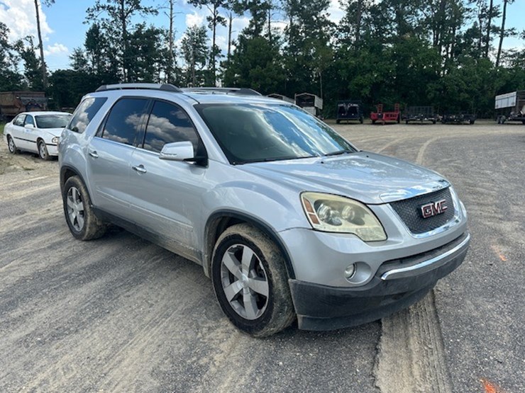 2011-gmc-acadia-image-2