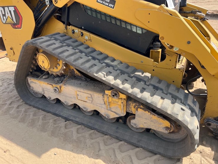 2020-caterpillar-299d3-image-13