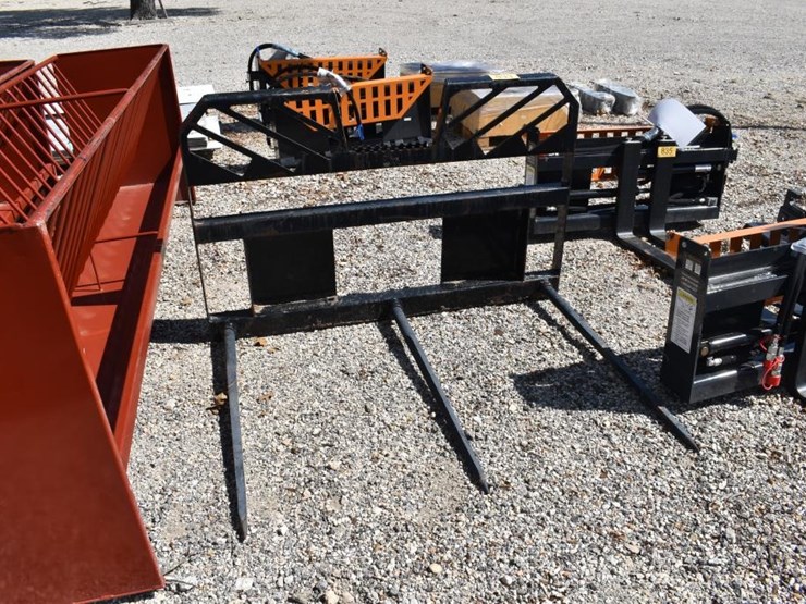 skid-steer-3-spear-hay-spear-image-1