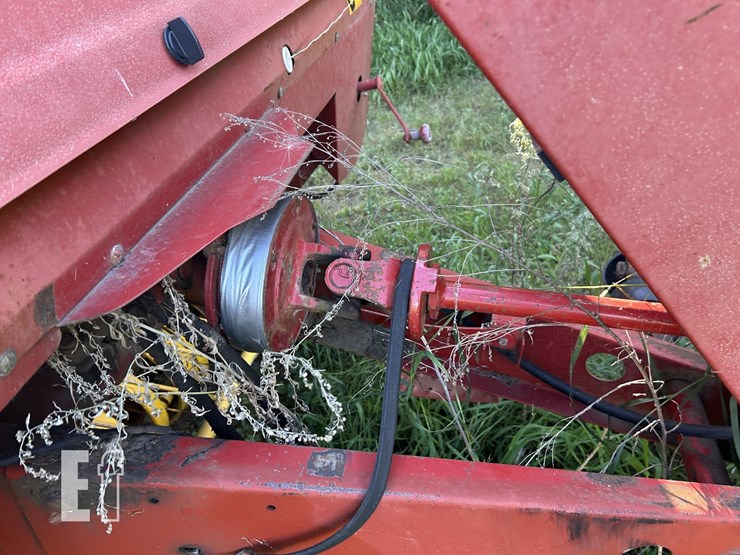 new-holland-660-image-16