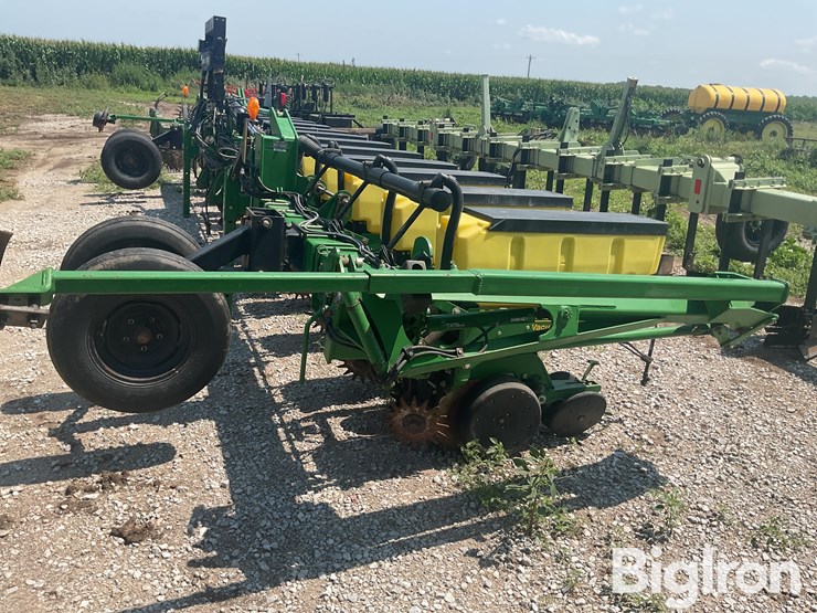 john-deere-1720-image-6