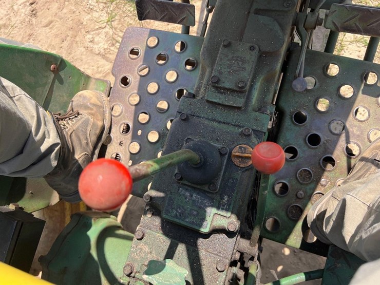 john-deere-1050-image-23