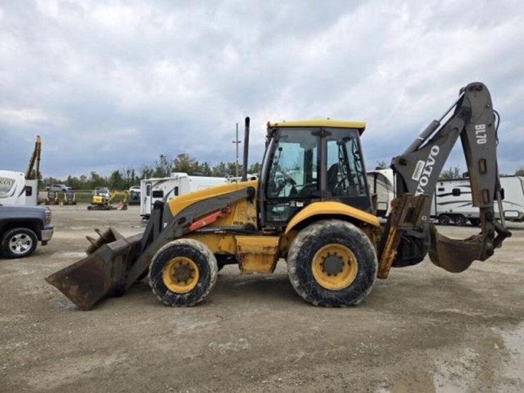 2009-volvo-bl70-image-8