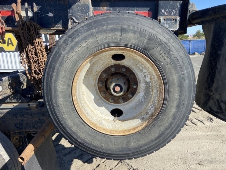 2004-peterbilt-378-image-25