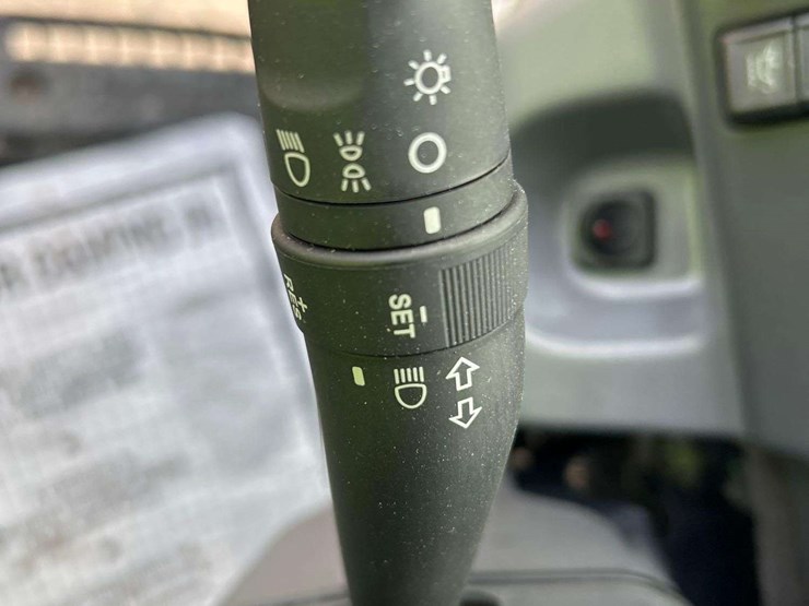 2017-isuzu-nrr-image-20