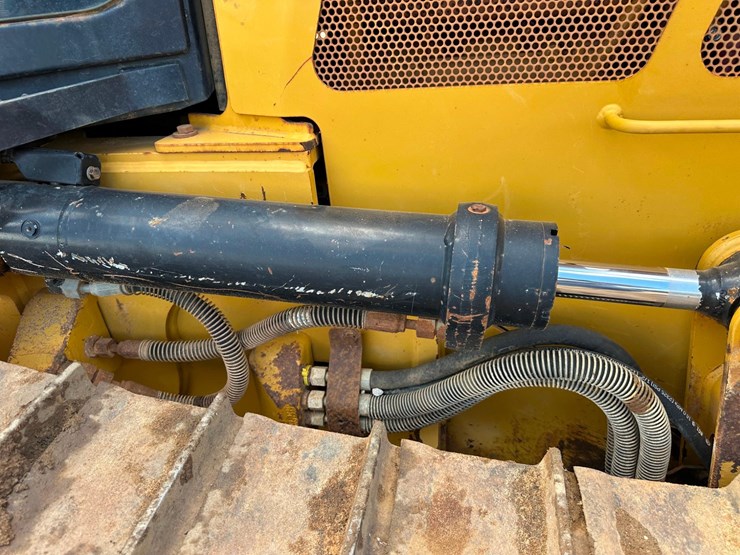 2017-caterpillar-d5-image-11