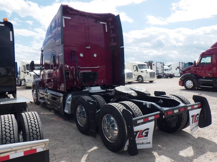 2023-peterbilt-579-image-7