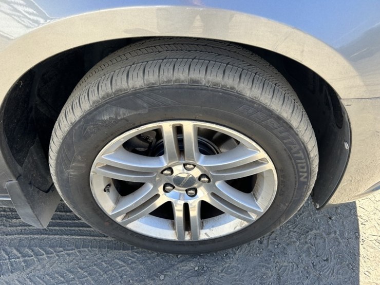 2011-dodge-charger-sedan-image-27