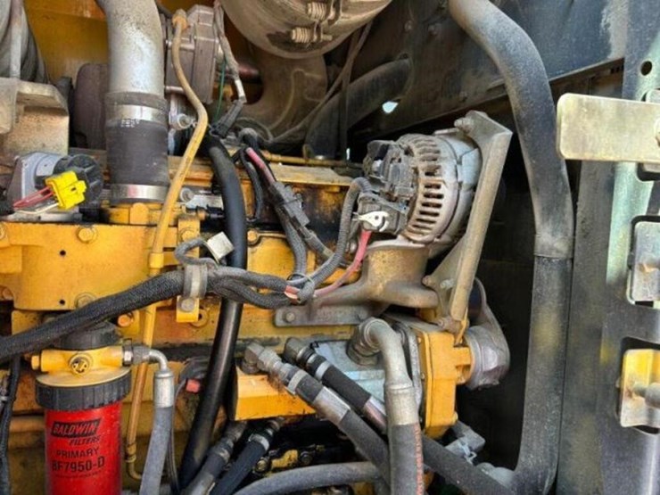 2012-deere-624k-image-17
