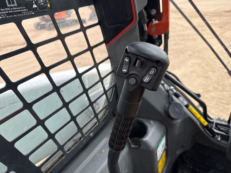2021-bobcat-t66-image-32