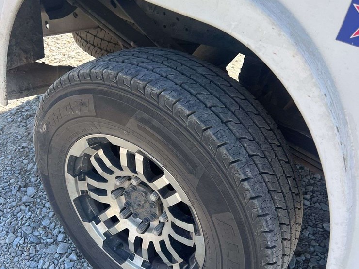 ford-f350-xl-image-23