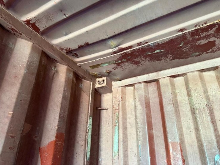 20'-shipping-container-image-7