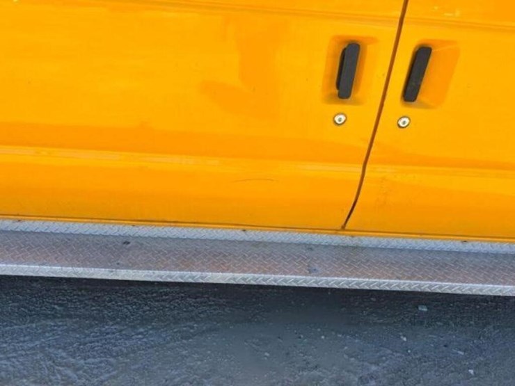 2010-ford-cargo-image-39
