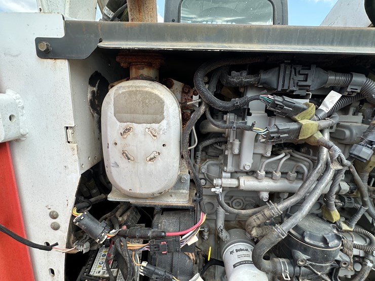 2014-bobcat-t750-image-40