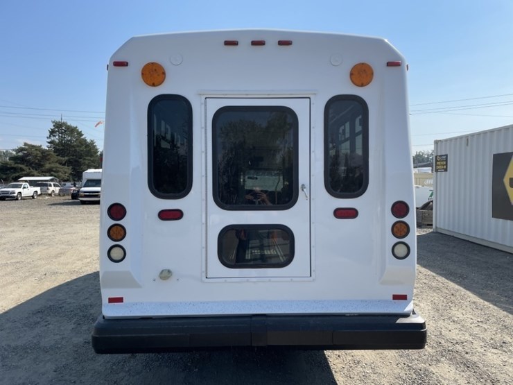 2015-chevrolet-express-paratransit-bus-image-5