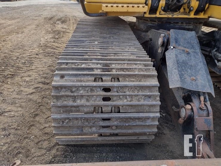 2010-deere-120d-image-44