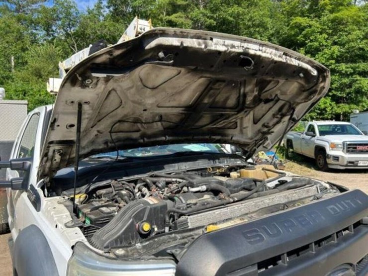 2011-ford-f550-xl-image-17