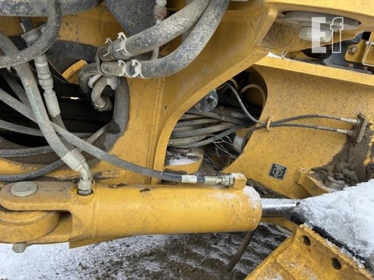 2018-deere-872gp-image-32