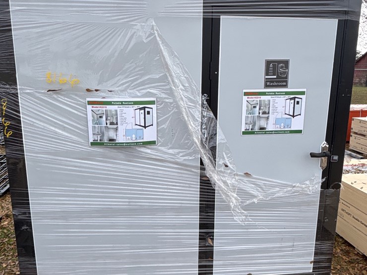 #1302-•-portable-restroom-image-3