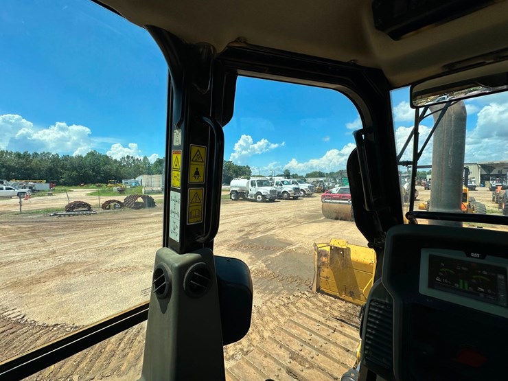 2017-caterpillar-d5-image-33