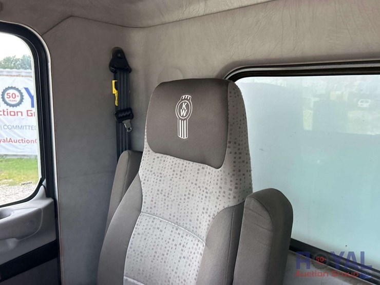 2015-kenworth-t270-image-17