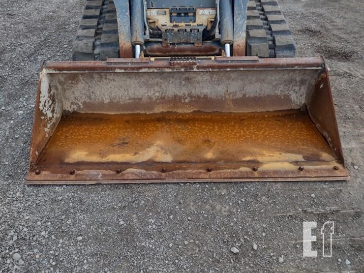 2015-deere-329e-image-16