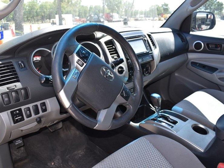 2014-toyota-tacoma-image-13
