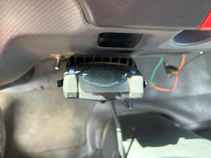 2011-isuzu-nrr-image-14