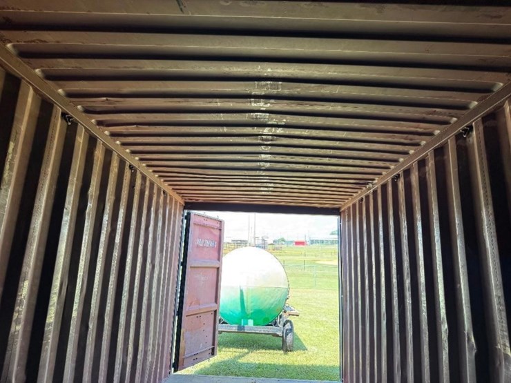 20'-shipping-container-image-9