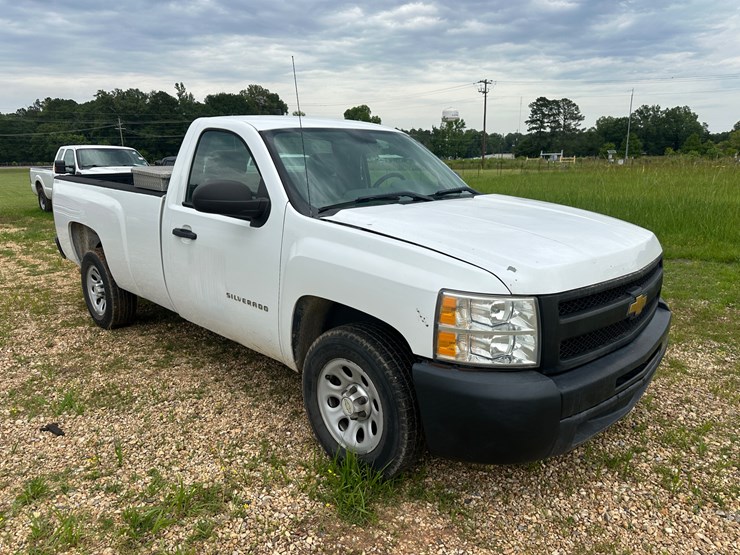 2013-chevrolet-silverado-image-2