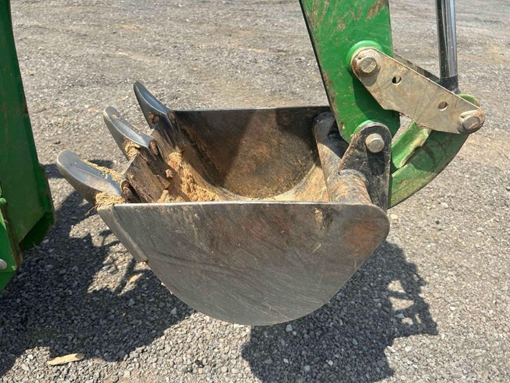 2021-john-deere-2032r-image-18