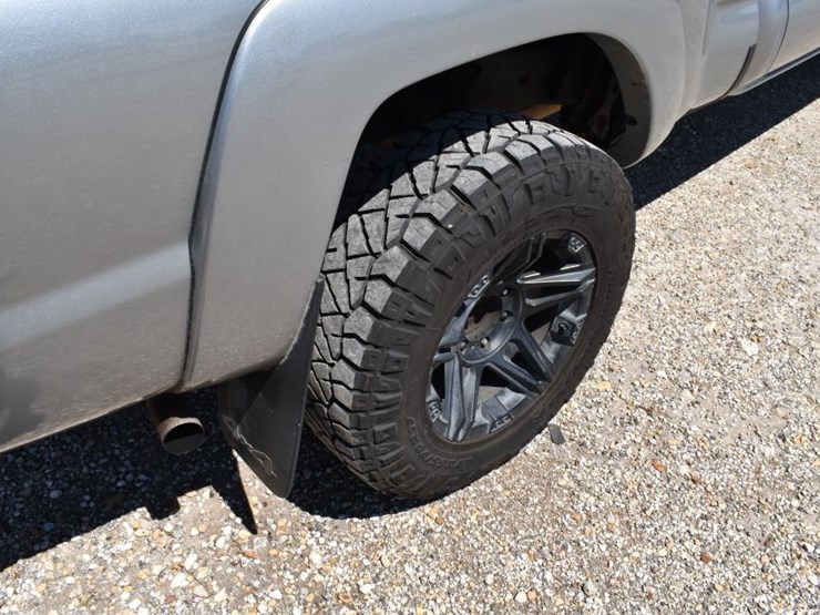 2014-toyota-tacoma-image-5